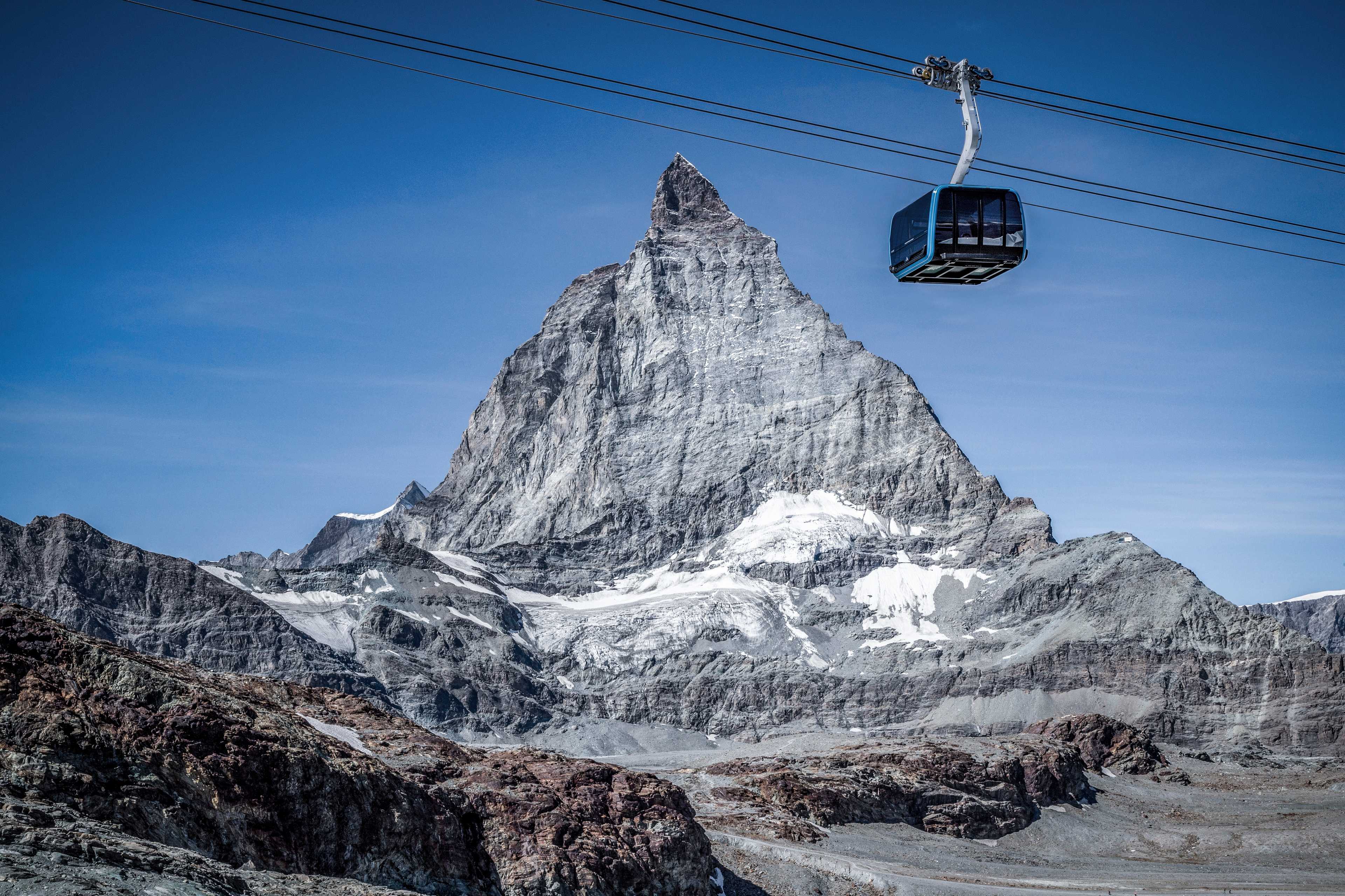 Matterhorn i nowa kolej 3-S w Zermatt w Szwajcarii