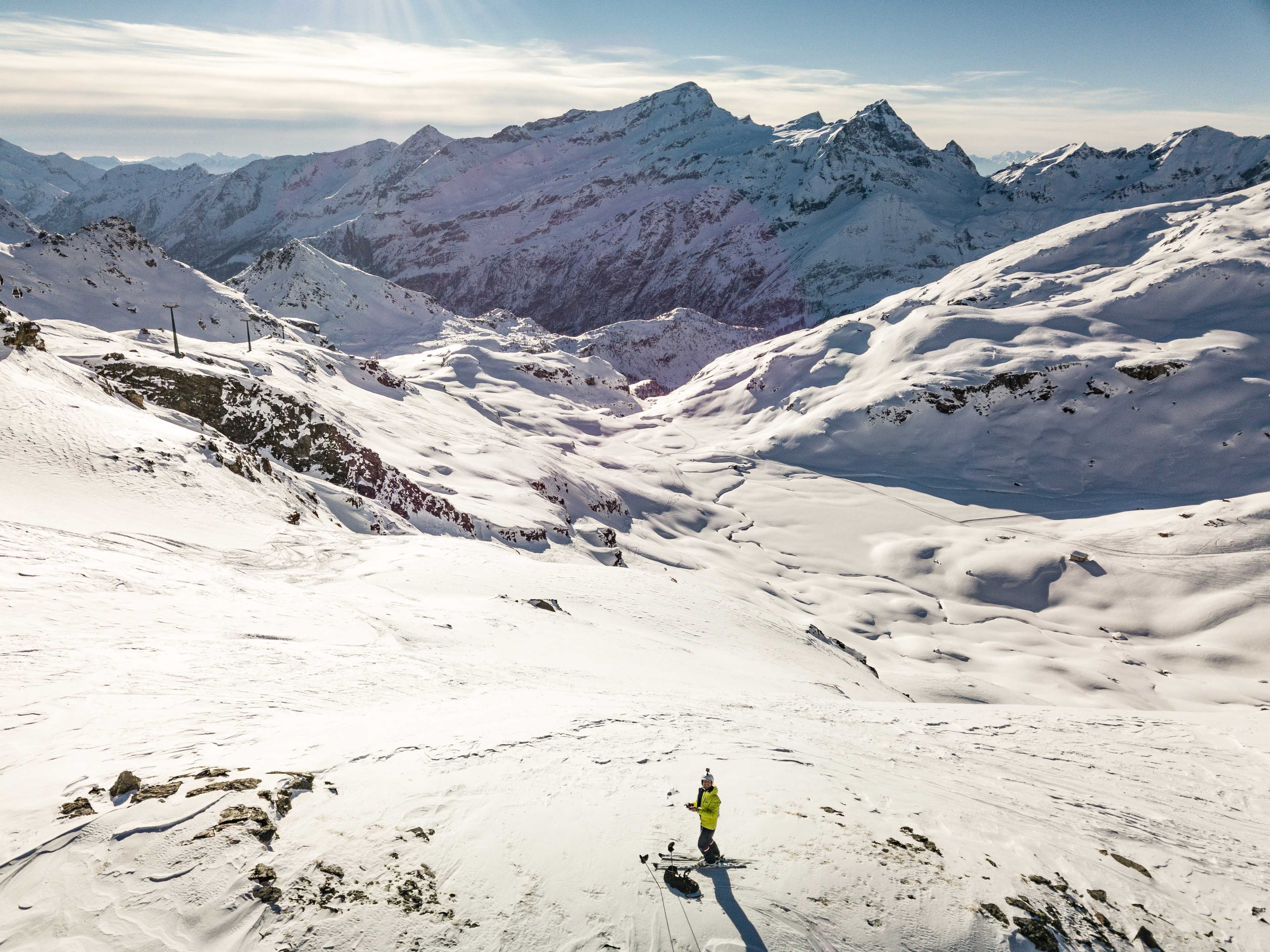 All this entire area is available for skiers. Monterosa Ski