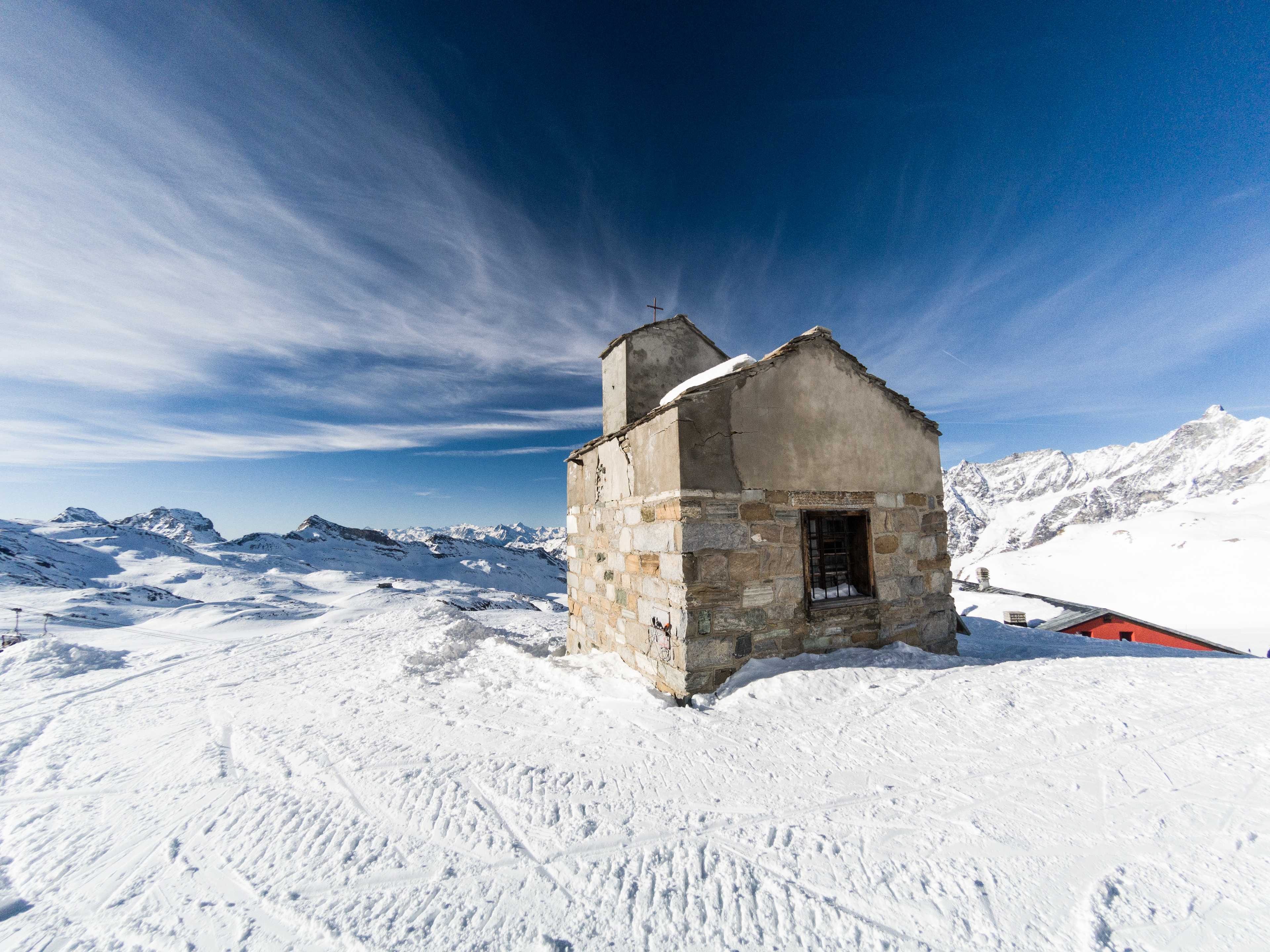 Chapel next to the 'valley' station of Bontadini chairlift (about 3000 m a.s.l.), Cervinia