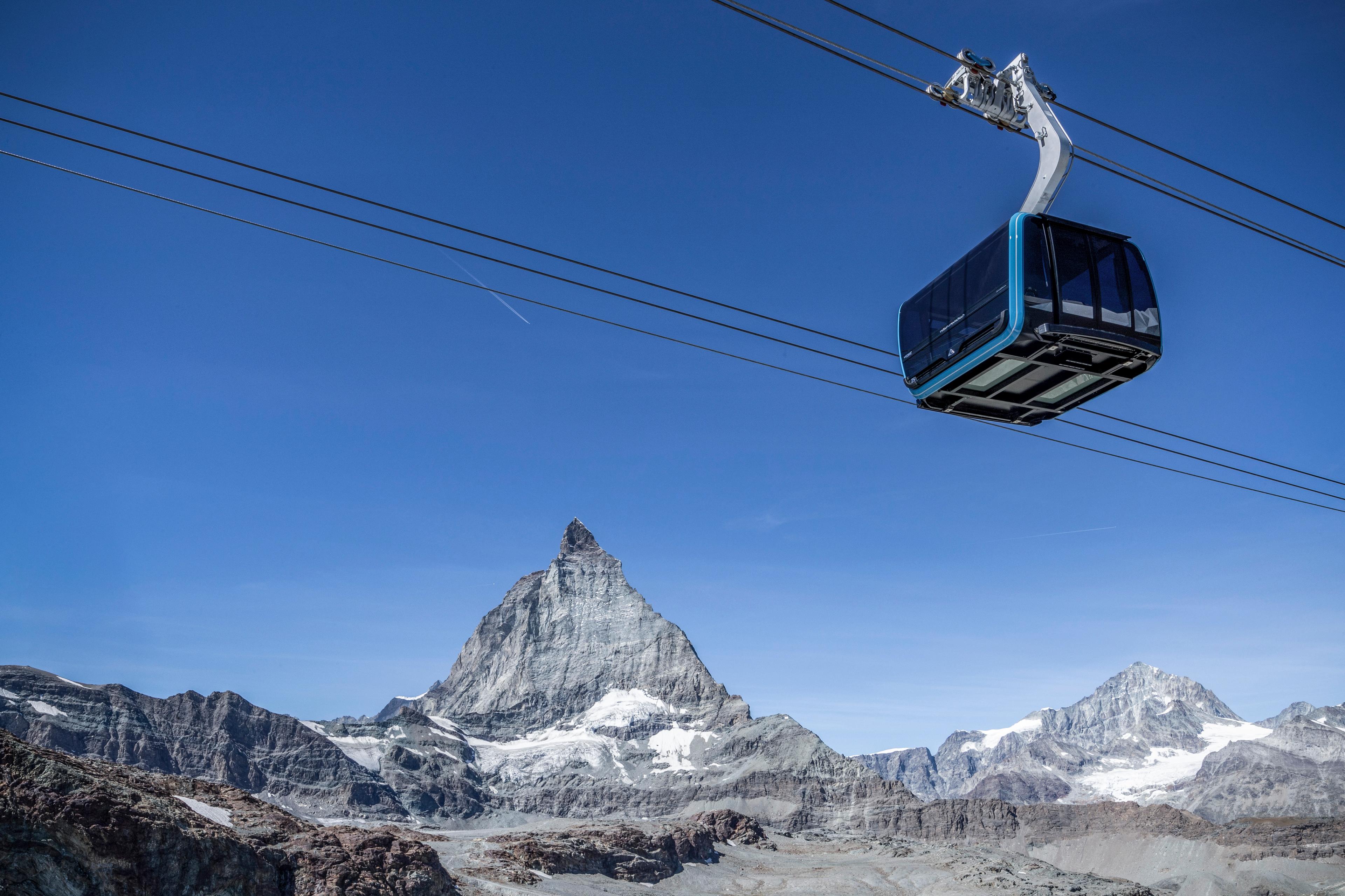 Matterhorn i nowa kolej 3-S w Zermatt w Szwajcarii
